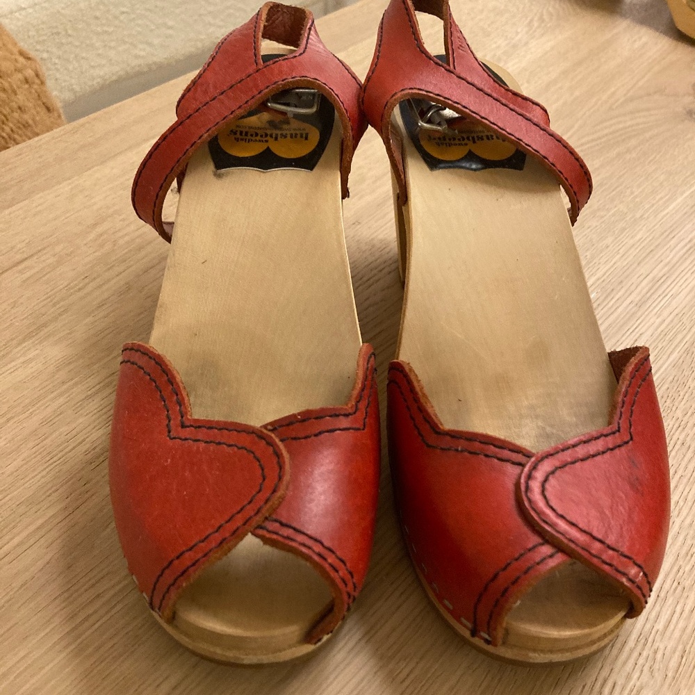 Swedish Hasbeens Red Leather Heart Peeptoe Sandals 39